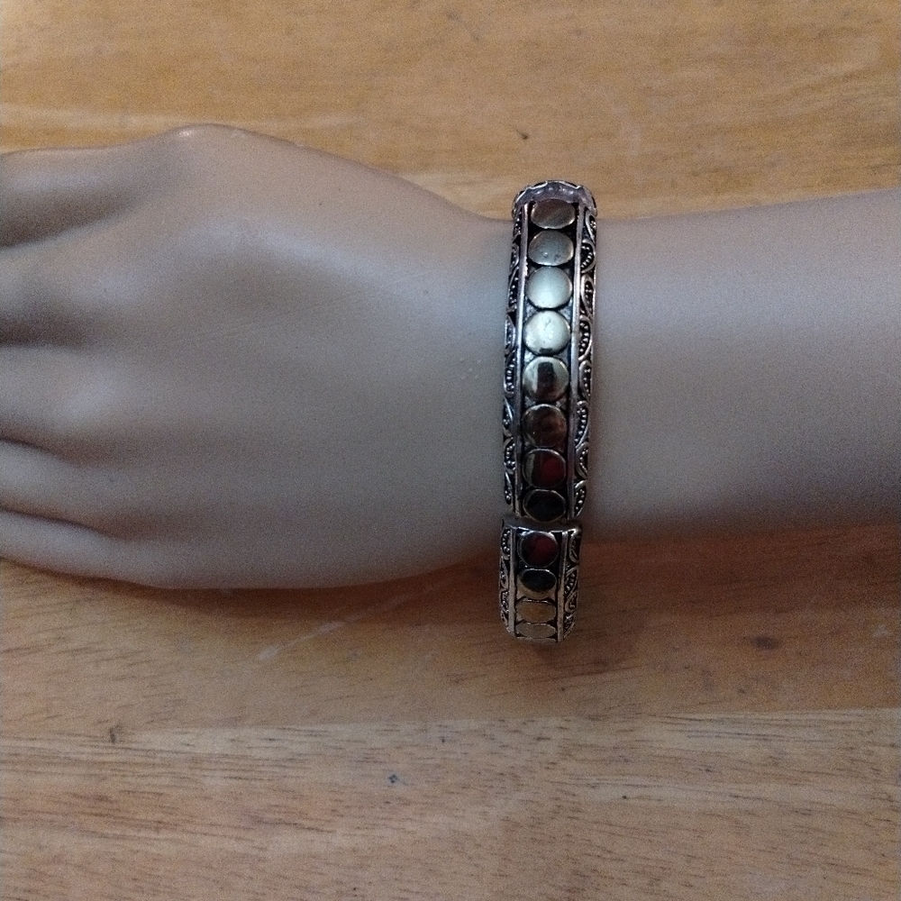 Beautiful women's stretchy bracelet jewelry